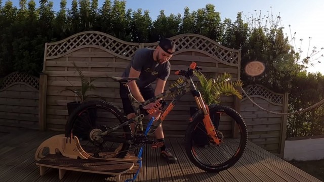 HOW TO MANUAL A MTB WITH AND WITHOUT A MANUAL MACHINE!! Also I announce the winner of the OiOi Seat!