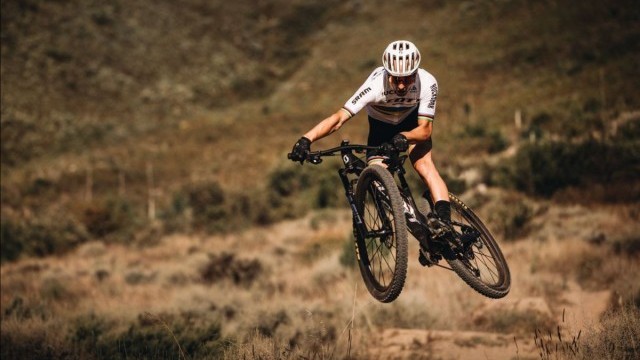 Bunny Hops, Jumps and Whips with N1NO Schurter