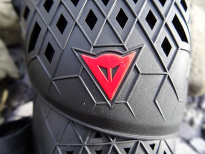 Dainese ARMOFORM Knee Guard 2016 Mountain Bike Review