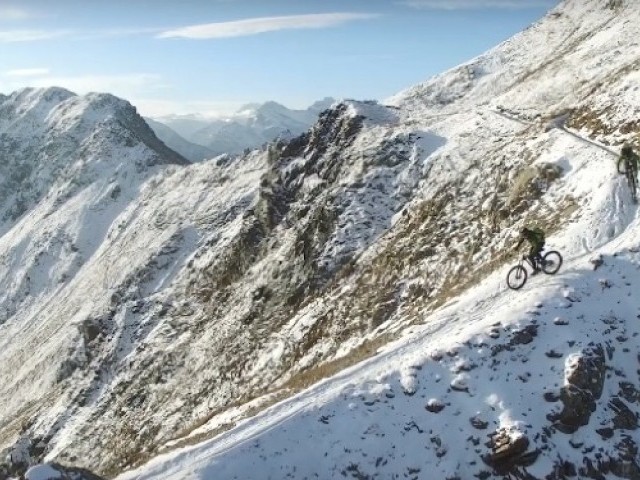 Flying Metal Diaries: Holidays in Davos | Episode 3