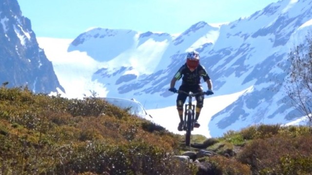 Metal and Dust - An Enduro edit by Quentin Chanudet