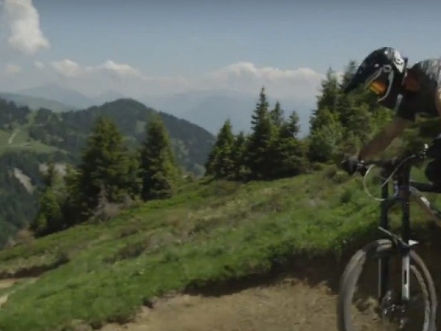 Run Top to Bottom on Crosets Track // Bikepark Champery - Morgins