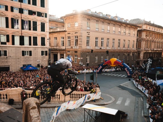 Czech Legend Slavík Wins Biggest Urban Mountain Bike Event In Europe Down Genova Streets