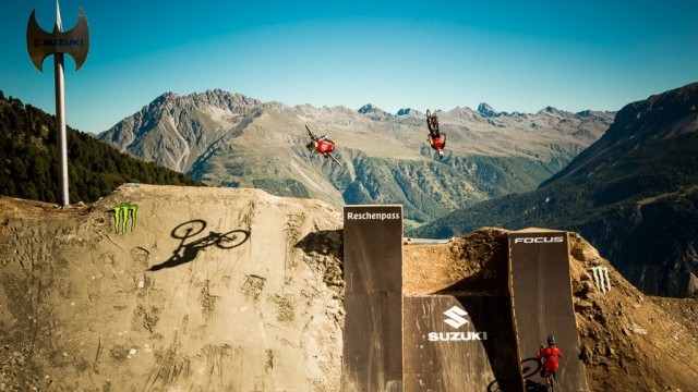 Sam Reynolds | Huge Quarterpipe Air | Suzuki Nine Knights MTB 2016