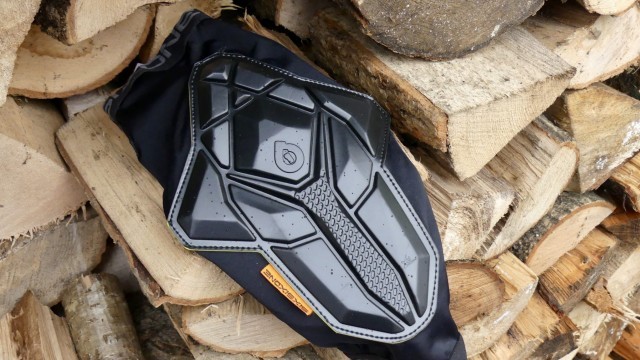 Mountain Bike Reviews - SixSixOne Recon Knee Pad 2018