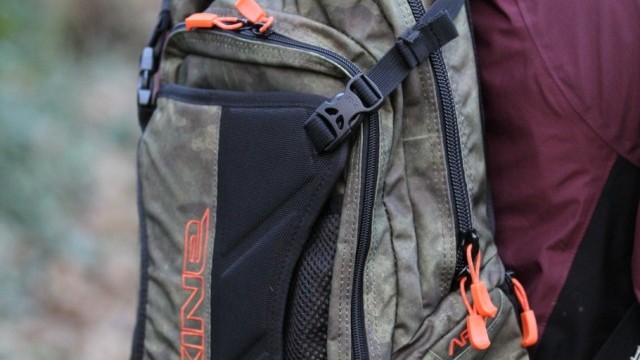 Mountain Bike Reviews - Dakine Apex 26L  2012