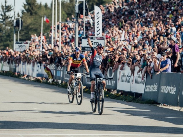 Pidcock and McConnell top the XCO elite again in Nové Město