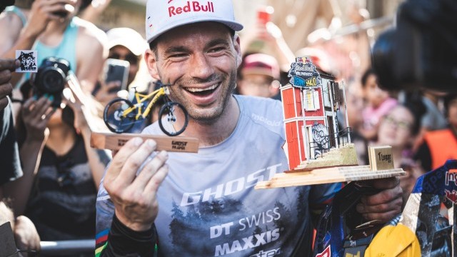 Slavík powers to third Red Bull Valparaíso Cerro Abajo victory