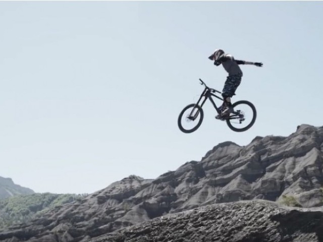 Jaws: From Concrete To Dust