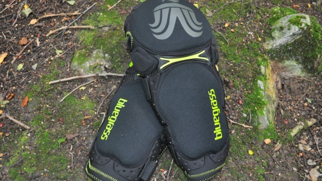 Mountain Bike Reviews - Bluegrass Eagle Super Bobcat Knee-Shin Guards  2012
