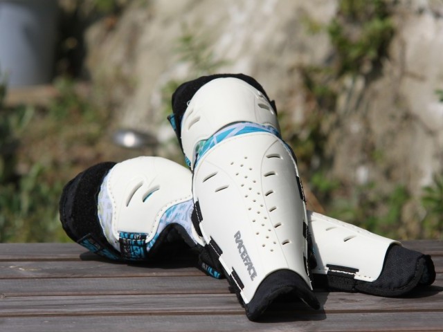 Race Face Rally FR Knee and Shin  2011