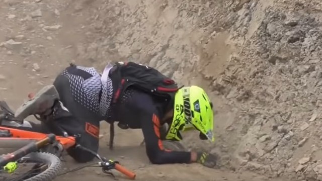 #WipeoutWednesdays: MTB Fail Compilation 2018 October