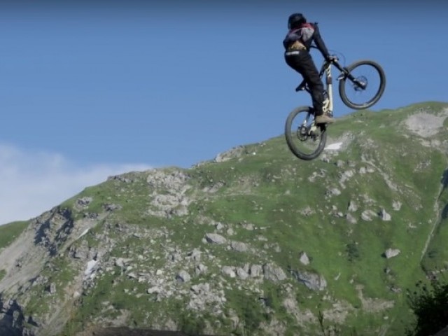 Hucking it with Kyle and Damon! Sundays in Châtel – Episode Five