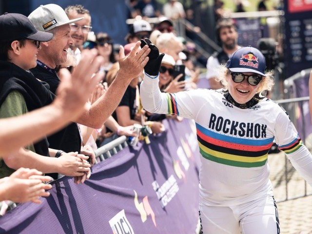 Höll powers to Crankworx Whistler downhill win as Jewett triumphs