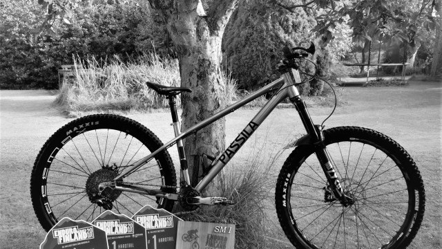 Pässilä's Runtu Titanium Enduro Hardtail & An eMTB Proto with Automatic Transmission