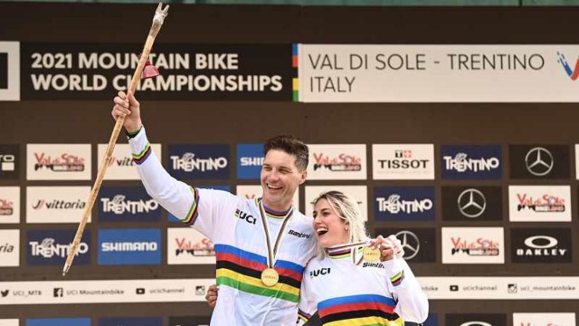 Minnaar and Nicole reclaim Elite UCI World titles for DH