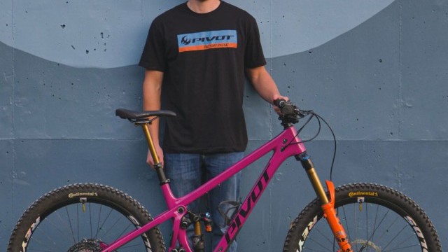 Pivot Factory Racing Signs Jakob Jewett