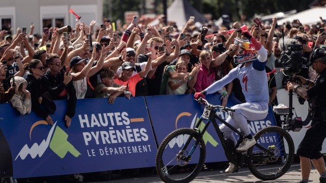 UCI DH World Cup: Höll and Bruni storm to downhill wins in France