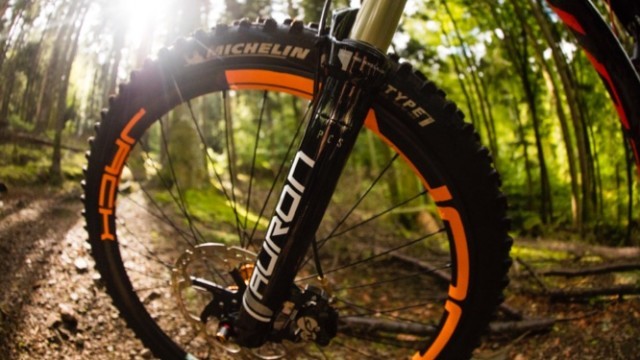 New SR Suntour Auron Megavalanche Edition RC2 PCS Fork