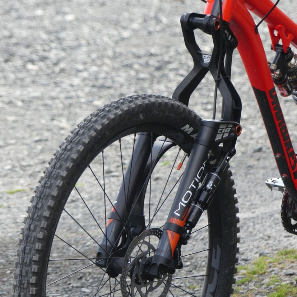 linkage fork mountain bike