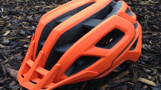 Mountain Bike Reviews - Endura SingleTrack Helmet 2016