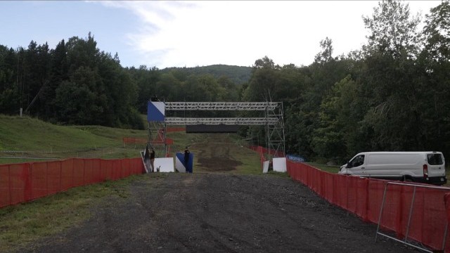 DIALED S4-EP38: Pit setup in Mont Sainte Anne is almost normal again | FOX