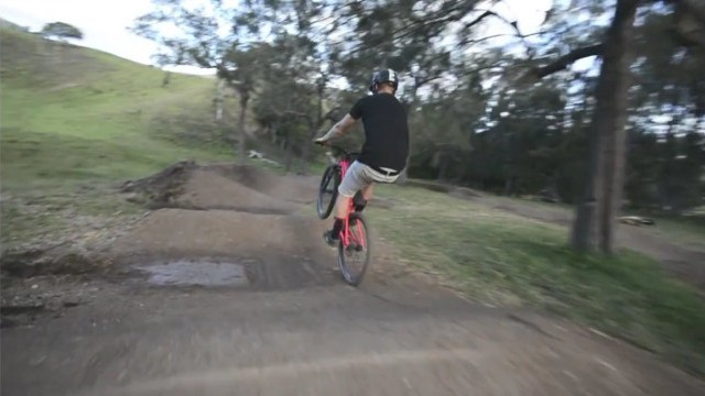 Commencal Insiders: Pump Track Building In New Caledonia With PEF