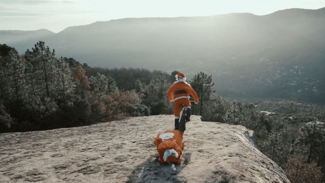 Badass Santa Claus MTB - Nico Vouilloz