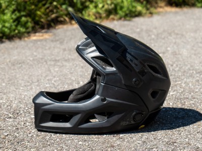 MET Helmets Parachute MCR Mips 2022 Mountain Bike Review