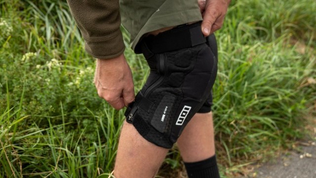 Mountain Bike Reviews - ION Products K-Lite Zip Knee Pad 2022