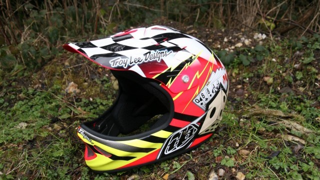 Mountain Bike Reviews - Troy Lee Designs D2  2010