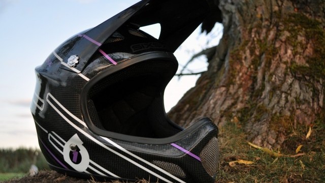 Mountain Bike Reviews - SixSixOne Evolution Carbon  2011