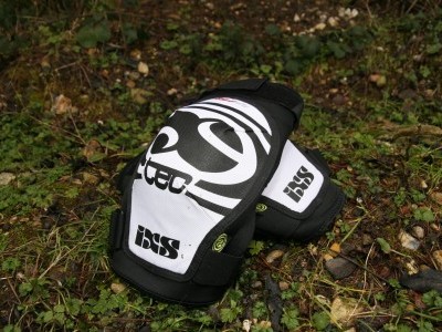 iXS Sports Division Hack Knee Pads  2010 Mountain Bike Review