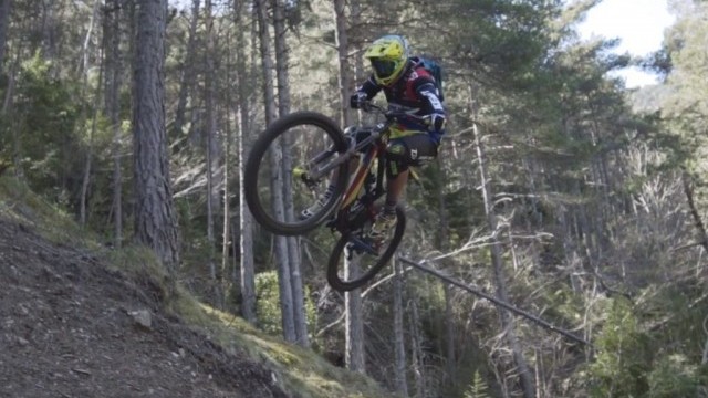 How To Jump Like A Pro Mountain Biker - MTB Pro Tip With Cedric Gracia