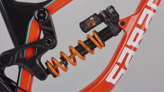 First Look: 2019 Madison Saracen Factory Team Bike