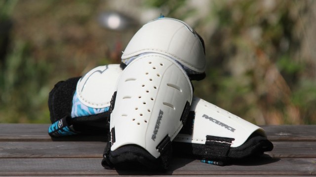 Mountain Bike Reviews - Race Face Rally FR Elbow Pads  2011