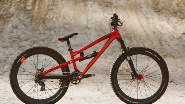 Kyle Strait’s Custom Commencal Bike