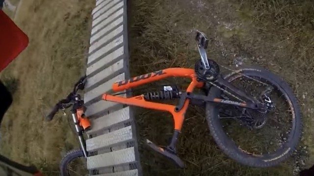#WipeoutWednesdays: MTB Fail Compilation 2018 - Broken Bike Edit #2