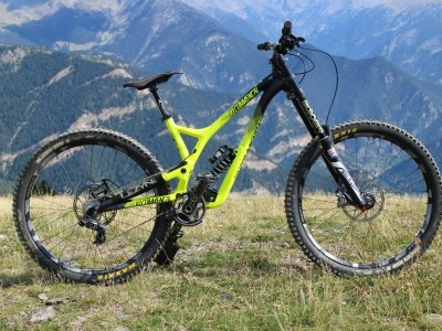 Commencal Supreme DH V4  2016 Mountain Bike Review