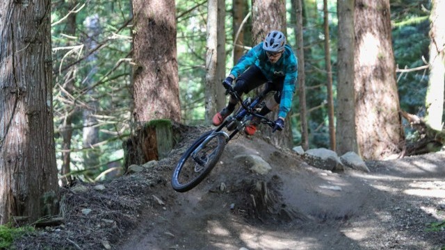 Video: Let It Dance - Squamish's Classic Trails Flat Out | Fabien Cousinie