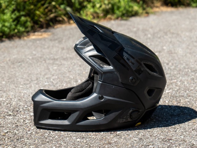 MET Helmets Parachute MCR Mips 2022