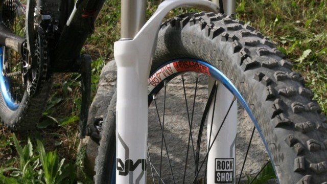 Mountain Bike Reviews - RockShox Lyric 2 Step  2010