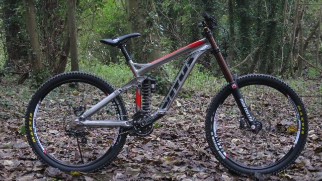 Mountain Bike Reviews - Vitus Dominer DH  2013