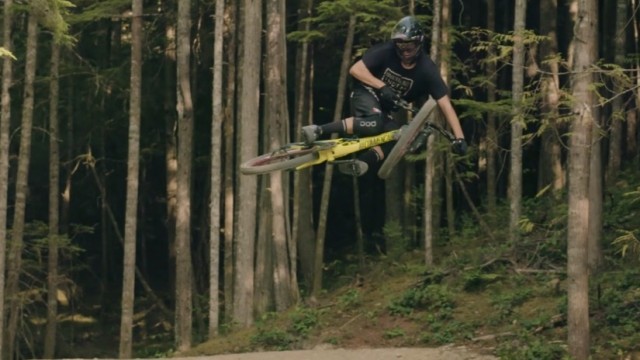 One Minute with Eliott Lapôtre and the SUPREME DH V3 at Coast Gravity Park