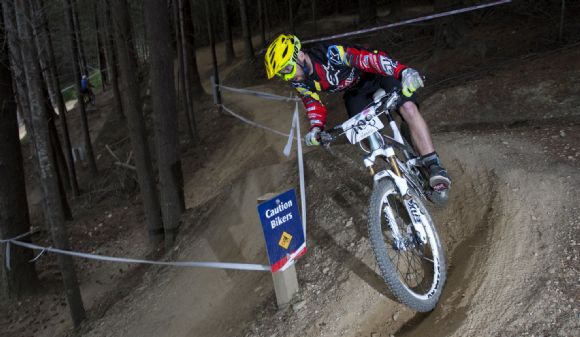 Tean HUTCHINSON in Outside Sports Juice Lubes Super D. Photo James allan(1)