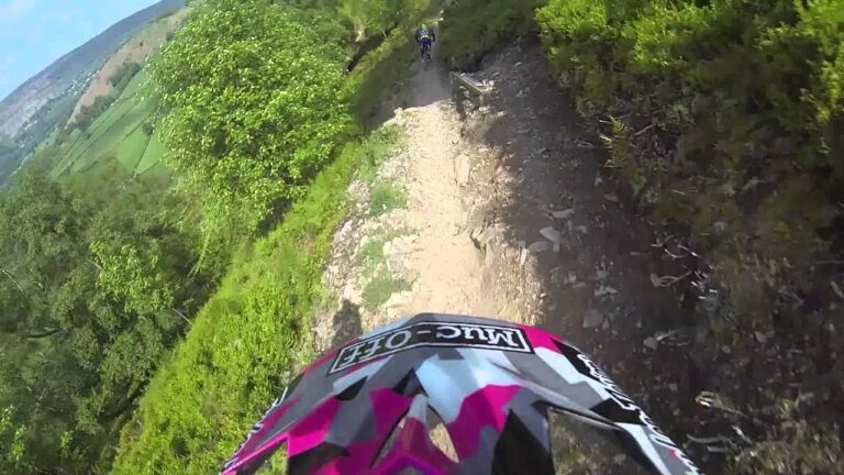 OnTheHunt - Joe Smith following Sam Hill at Llangollen