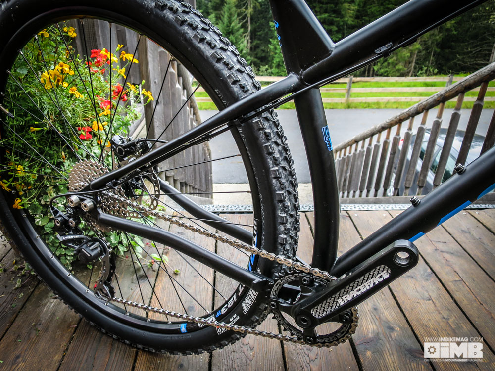 While the chainstays are short, there is still plenty of room for mud clearance on this rig!