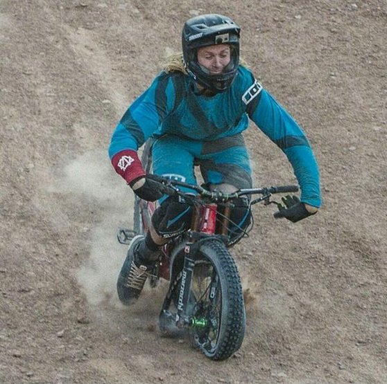 The only thing left to buckle is the brake discs...