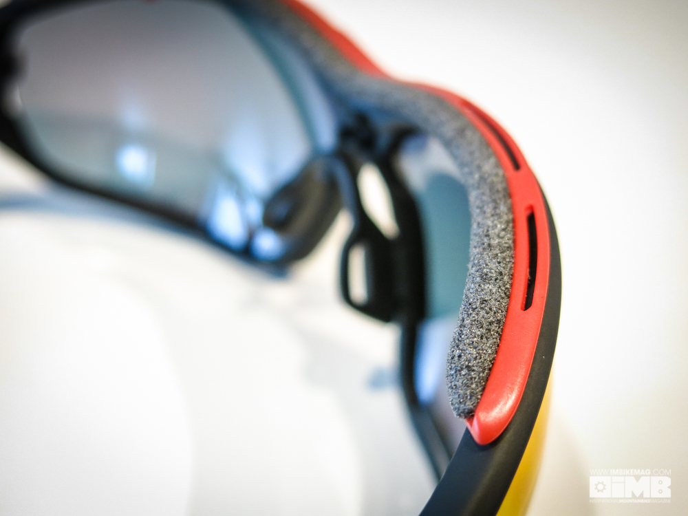 The sweatband on the Pro version and the integrated Climacool ventilation.