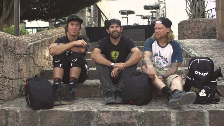  ¡Viva Taxco! Trek C3 riders Brett Rheeder, R-Dog, and Makken race the epic Taxco Urban Downhill 2014